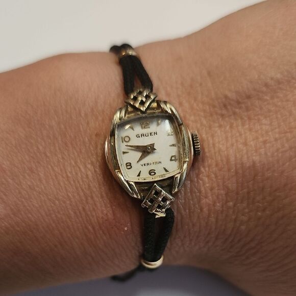 Vintage Gruen 10K Gold Filled Watch 1940s Safety Chain Veri Thin - Picture 1 of 9